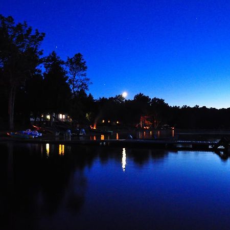 Okimot Lodge On Tomiko Lake Crystal Falls Экстерьер фото