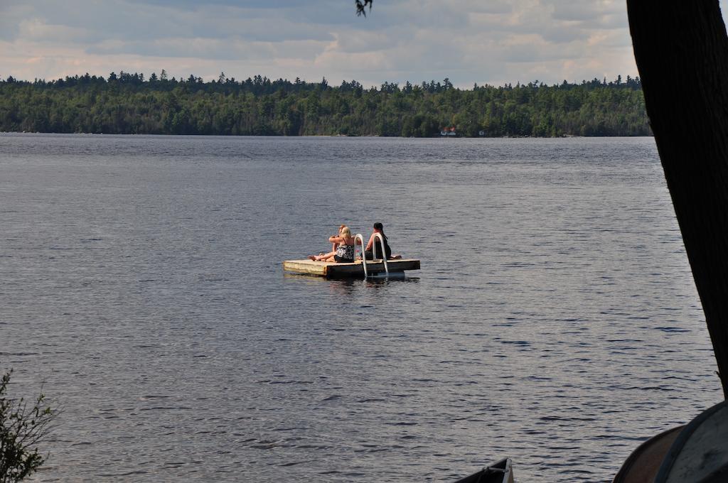 Okimot Lodge On Tomiko Lake Crystal Falls Экстерьер фото