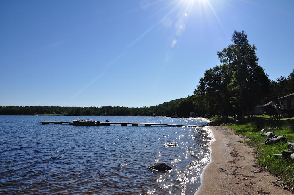 Okimot Lodge On Tomiko Lake Crystal Falls Экстерьер фото