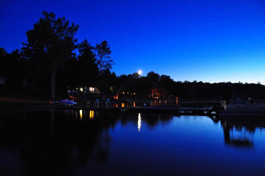 Okimot Lodge On Tomiko Lake Crystal Falls Экстерьер фото