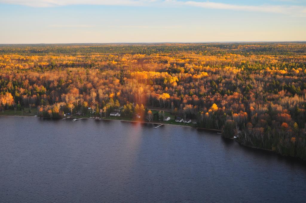 Okimot Lodge On Tomiko Lake Crystal Falls Экстерьер фото