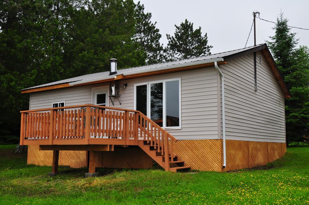 Okimot Lodge On Tomiko Lake Crystal Falls Экстерьер фото