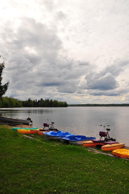 Okimot Lodge On Tomiko Lake Crystal Falls Экстерьер фото