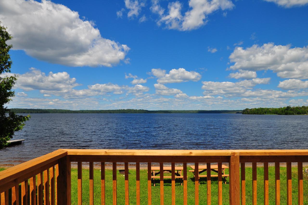 Okimot Lodge On Tomiko Lake Crystal Falls Экстерьер фото