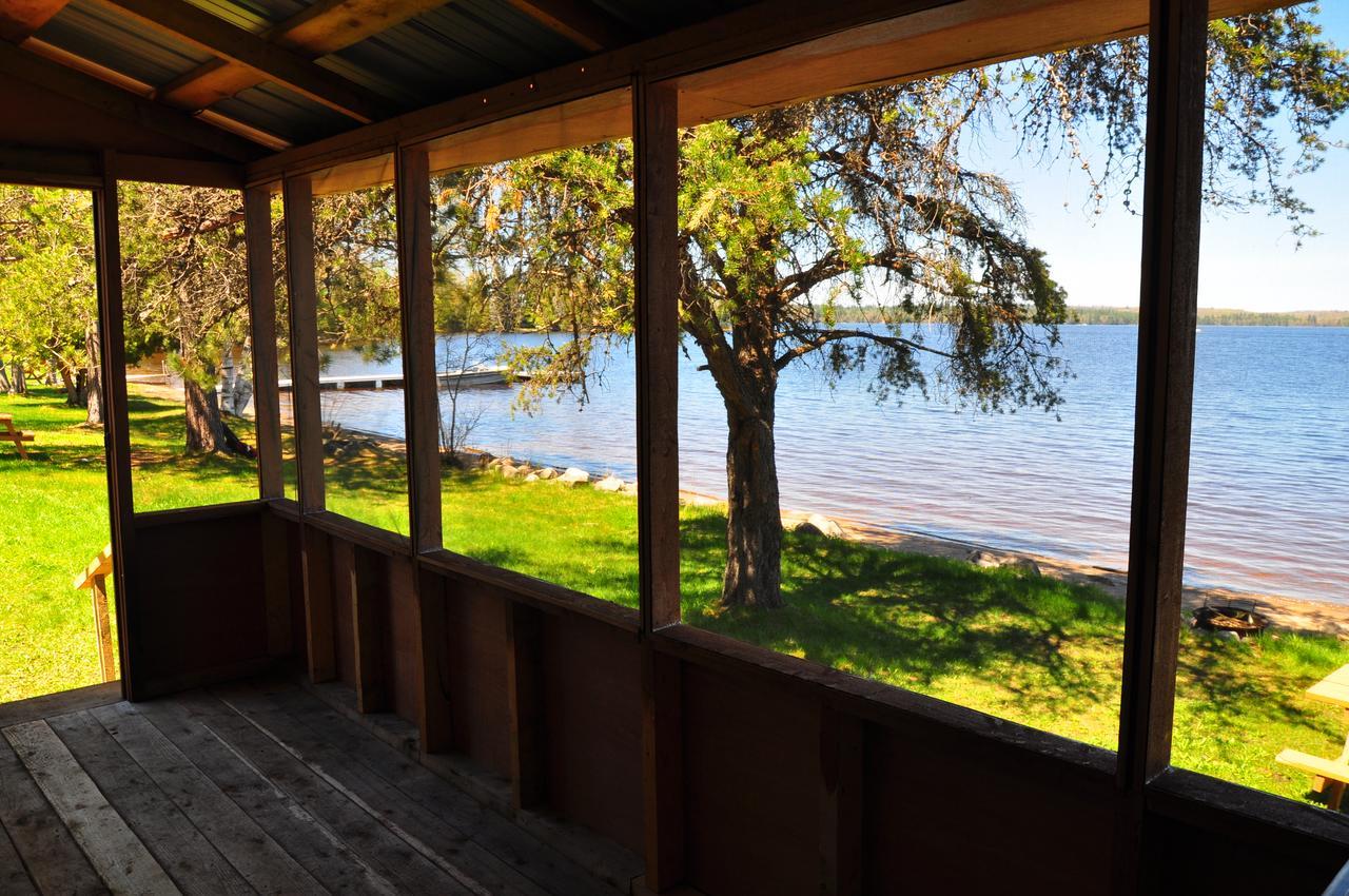 Okimot Lodge On Tomiko Lake Crystal Falls Экстерьер фото